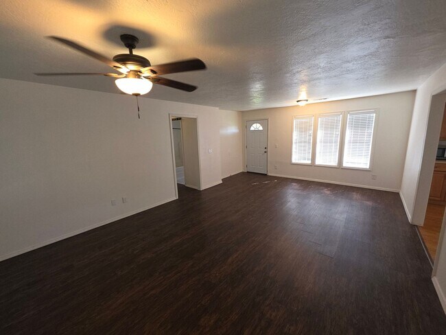 Building Photo - Newly Remodeled 2 bedroom 1 bath home