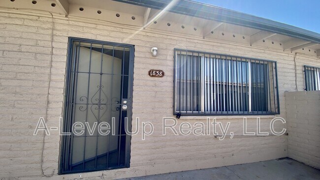 Building Photo - 1838 S Rosemont Ave