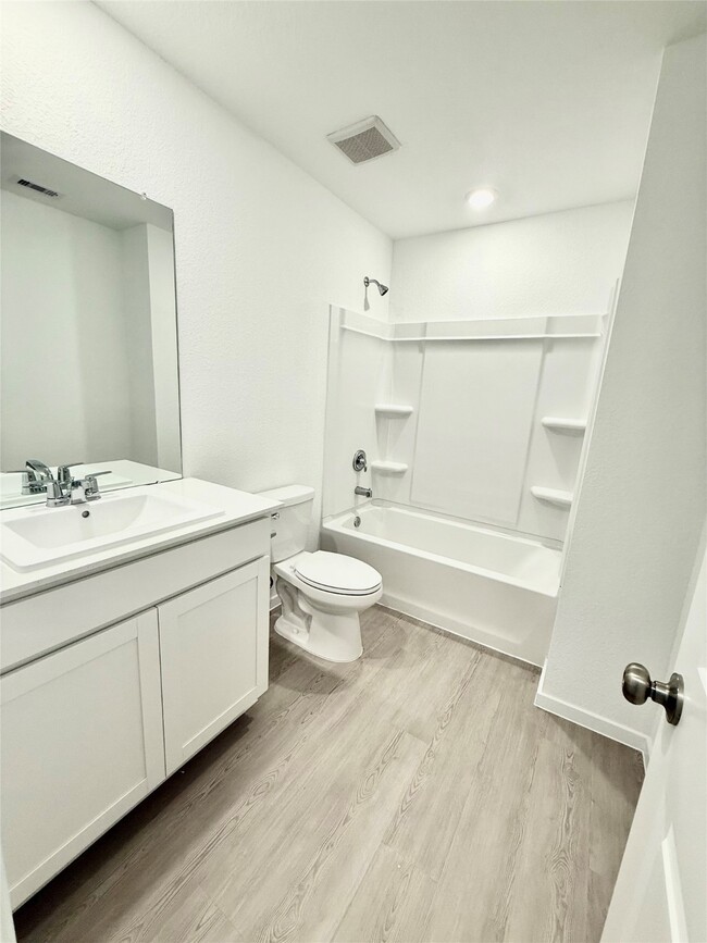 Building Photo - 16211 Rustic Pr Dr