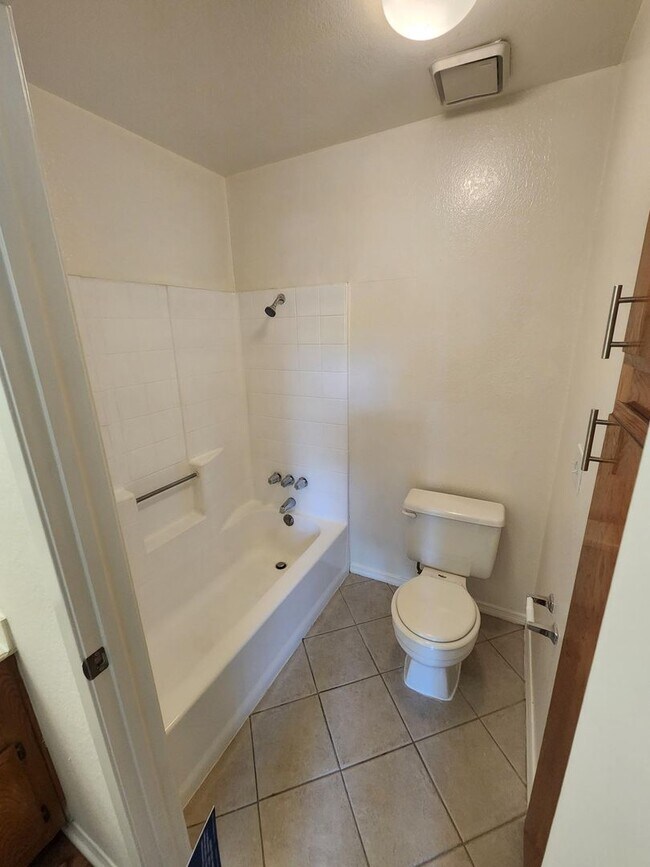 Building Photo - Sunset View! 3 Bedroom 2 Bath Home,