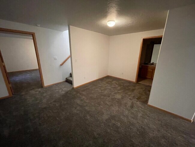 den alcove lower level 11 x 15 ft - 5305 W 11th Street Rd