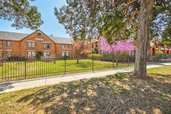 Primary Photo - 1410 NW 25th St