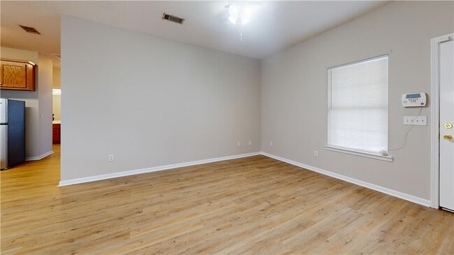 Building Photo - 119 Hobbs St