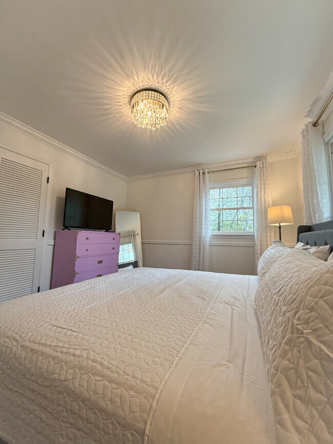 Building Photo - 7601 Bedfordshire Dr