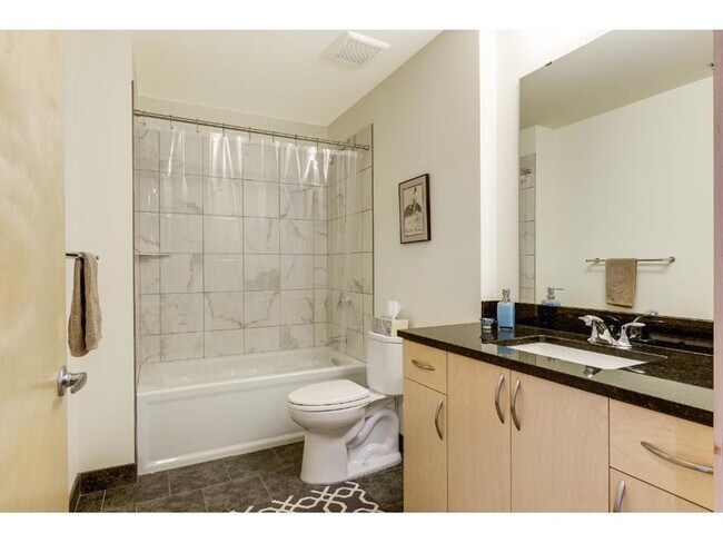 Building Photo - 740 Portland Ave