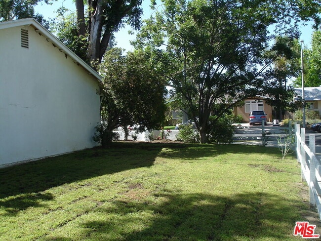 Building Photo - 6721 Melba Ave