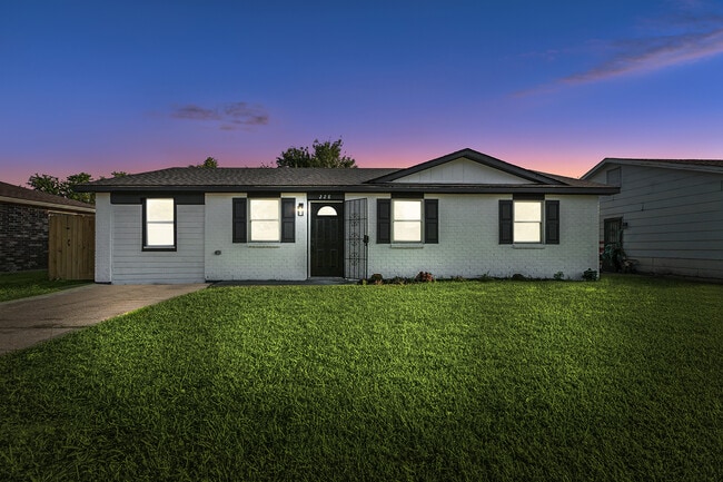 Building Photo - 228 Chapel Ln