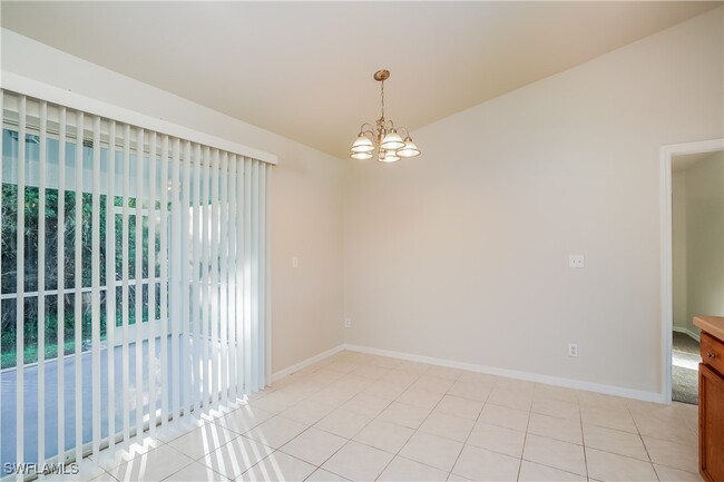 Building Photo - 725 Kari Cir