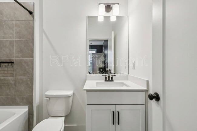 Building Photo - 3371 Macaiva Aly