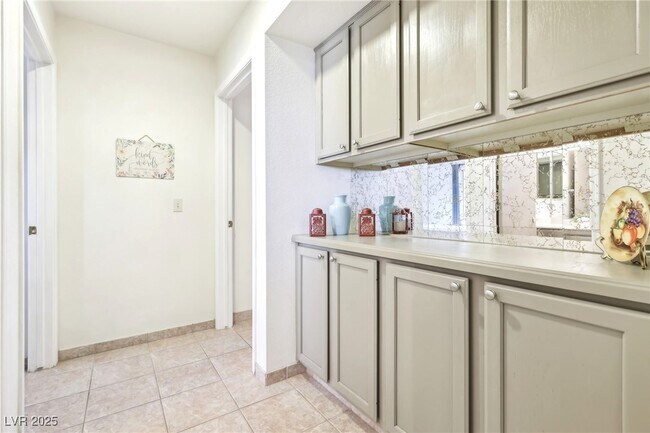 Building Photo - 3013 Sungold Dr