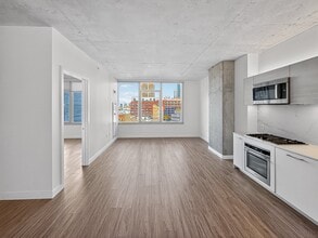 Building Photo - 167 N Desplaines St