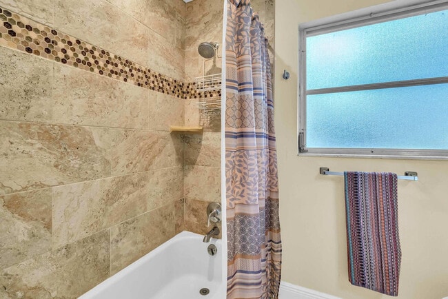 Building Photo - 2723 Gulf Gate Dr