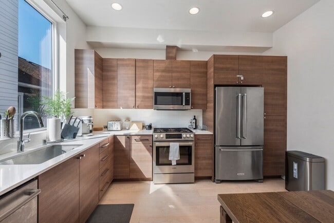 Building Photo - 1505 E Spruce St