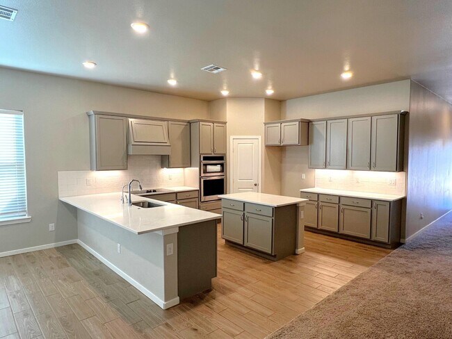 Building Photo - 9807 Viola Ave