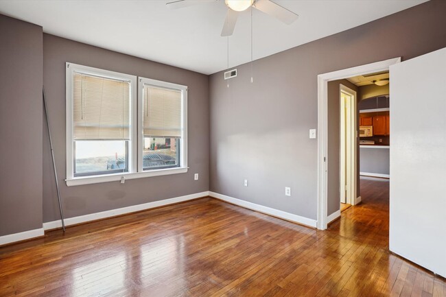 Building Photo - Spacious 1BR/1BA at Randolph Towers With A...