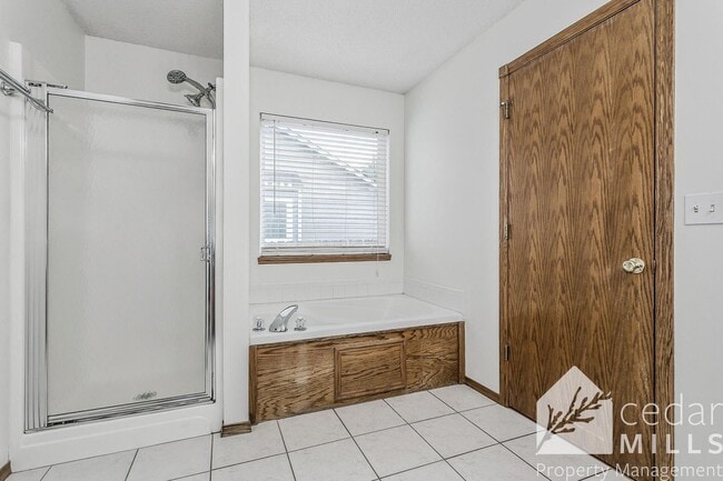 Building Photo - 2315 N Brandon Cir