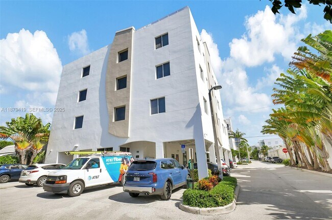 Building Photo - 110 SE 2nd St