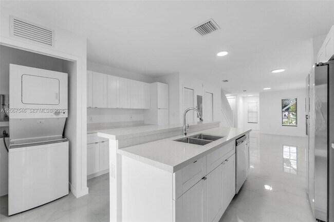 Building Photo - 1459 NW 2nd Ave