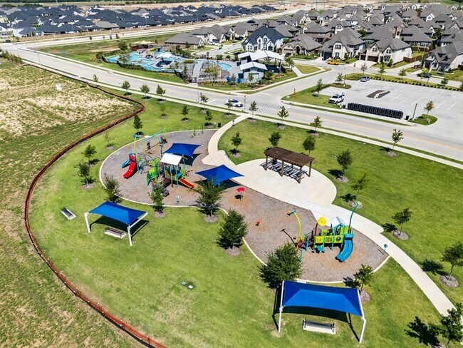 Building Photo - 1216 W Yarrow Ave