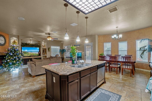 Building Photo - 3845 Tierra Campa Dr