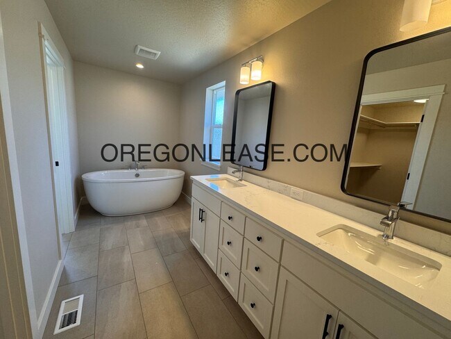 Building Photo - Spacious 4-Bedroom Home in Thurston Area –...