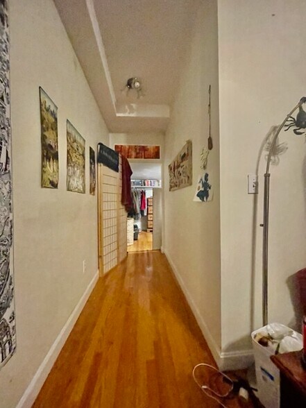 Building Photo - 18 Euston St