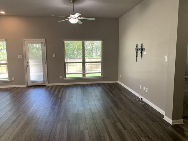 Building Photo - 1231 Lilac Ledge Dr
