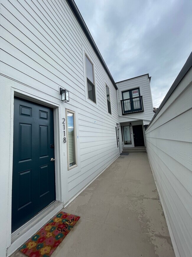 Building Photo - 2116 W 31st Ave