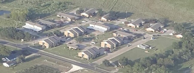 Building Photo - 777 Oak Hill Dr