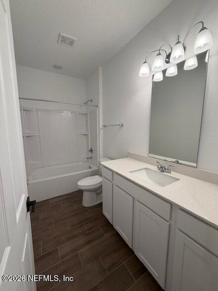 Building Photo - 915 Cedar Slough Dr