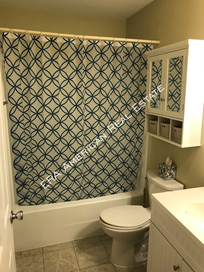 Building Photo - 912 Spruce Ct