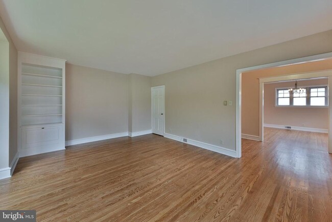 Building Photo - 27 Bysher Ave