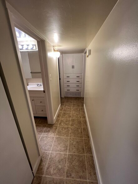 Building Photo - 1104 N 500 E