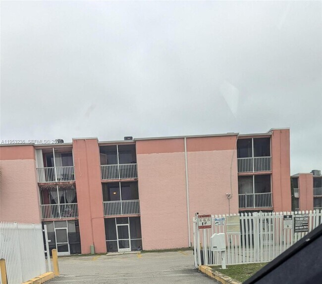 Building Photo - 19715 SW 114th Ave