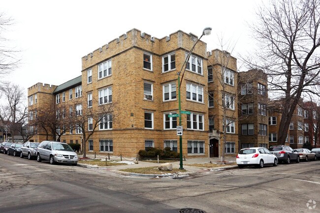 Primary Photo - 3001 W Leland Ave