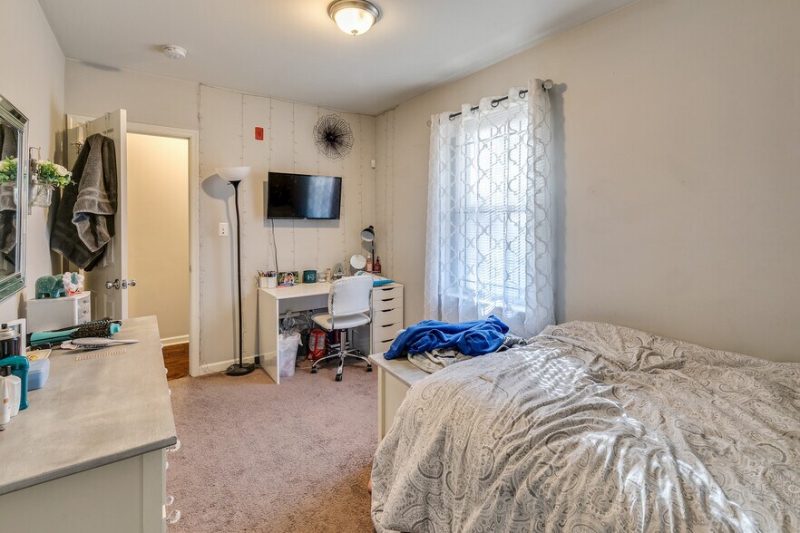 Building Photo - 1628 N Willington St