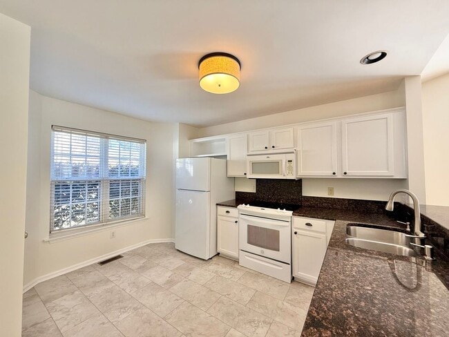 Building Photo - Charming 2BD, 2BA Durham Home with a Bonus Room/Office & Fenced Yard in a Prime Location