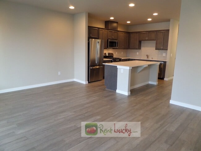 Building Photo - GORGEOUS!! Newer 3 Bedroom Home w/2-Car Ga...