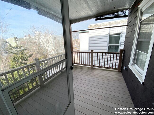 Building Photo - 108 Buttonwood St