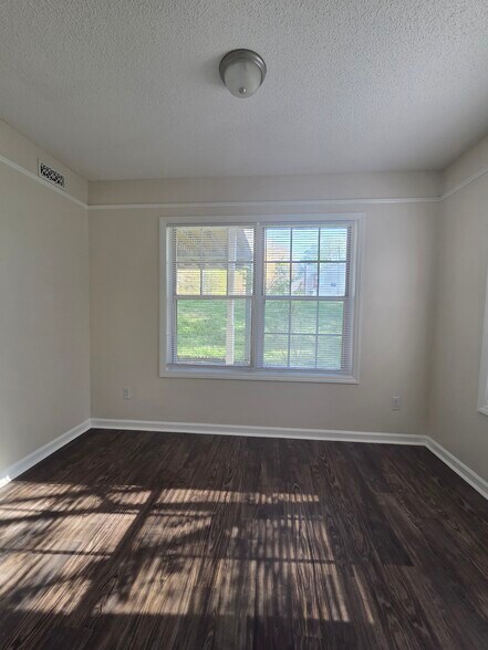 Building Photo - 6043 Green Forest Dr