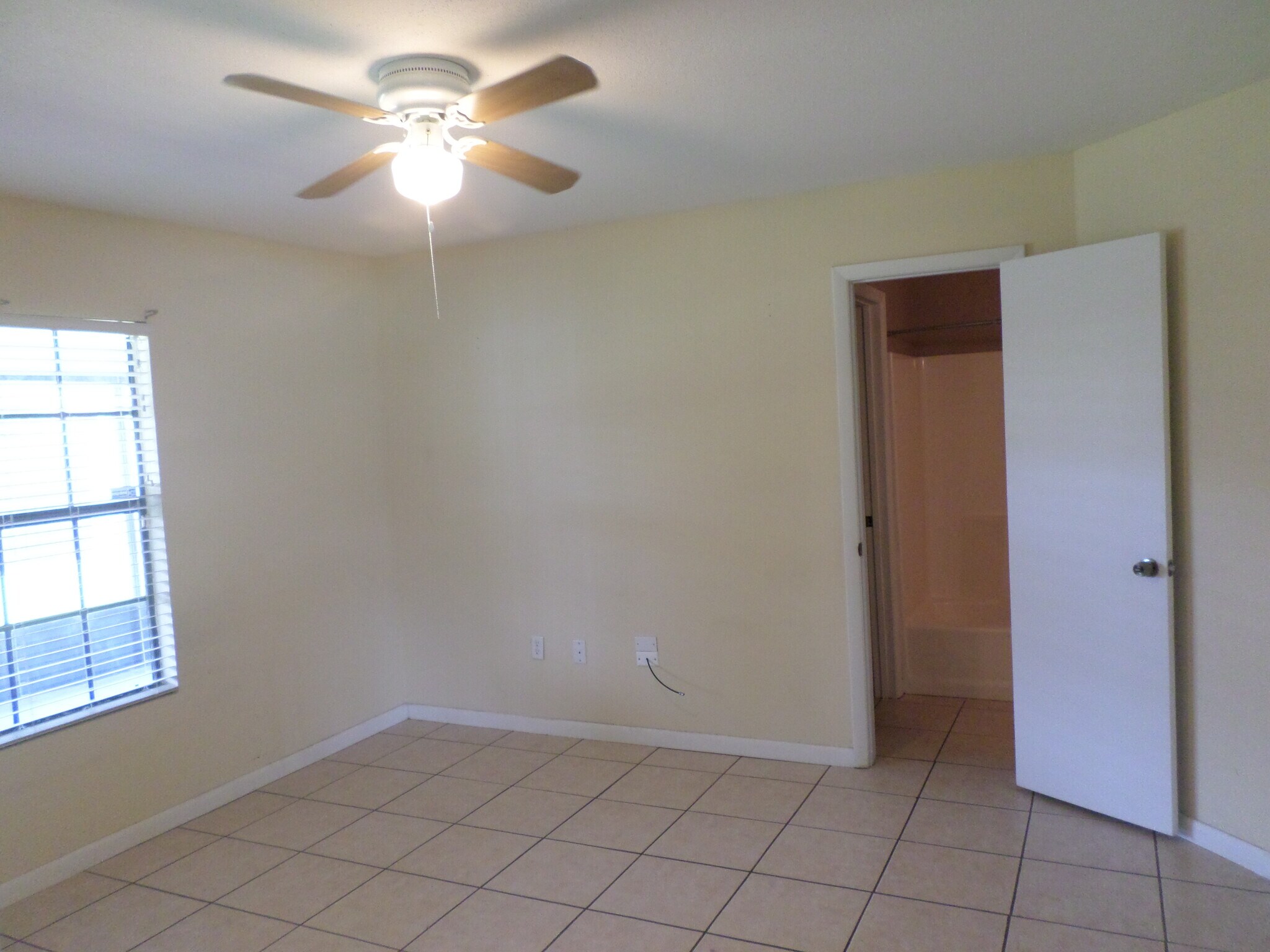 Building Photo - 658 Dromedary Ct