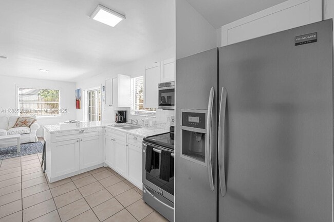Building Photo - 1046 SW 13th Ct