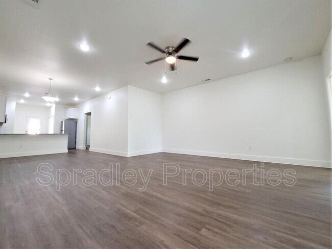 Building Photo - 1024 N Wall St