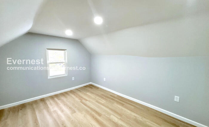 Building Photo - 2992 Pontiac St