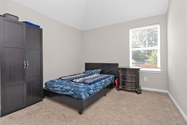 Building Photo - 2058 Woodland Pine Ct