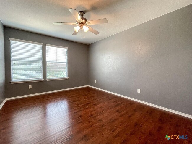 Building Photo - 2237 Stoneleigh Dr
