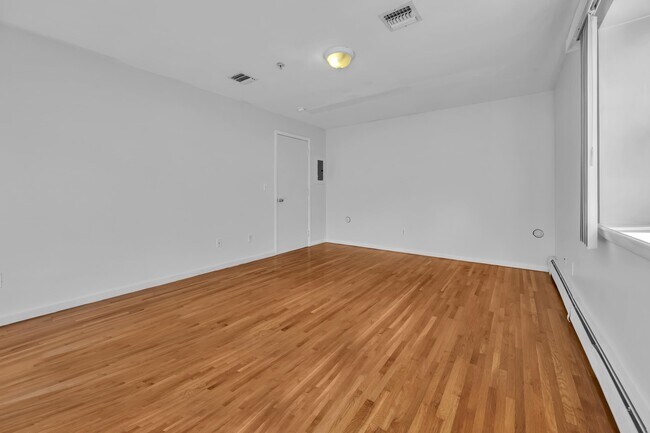 Building Photo - 311 6th St