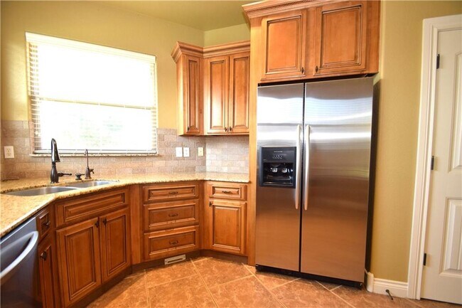 Building Photo - 4004 SW Layton Rd