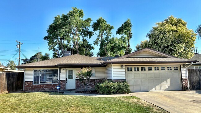 Primary Photo - 3915 W Howard Ave