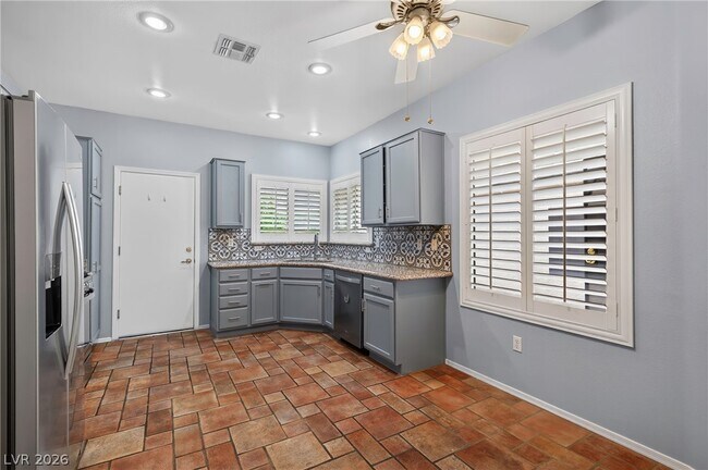 Building Photo - 2118 Desert Woods Dr